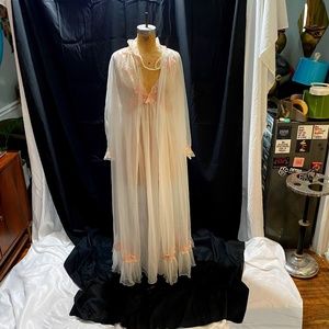 Vintage negligee gown and robe Large Silhouette from California style 2401